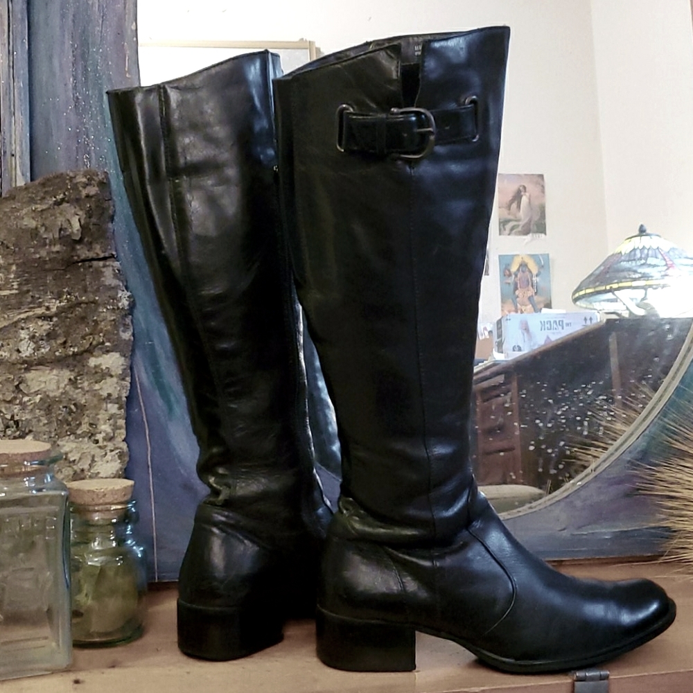 BORN CROWN Roxie black leather boots sz 7.5